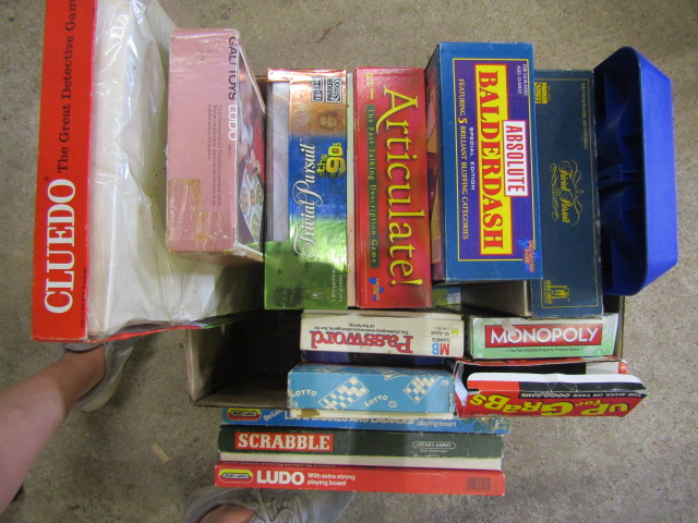 Military Meccano and various board games - Bild 2 aus 4