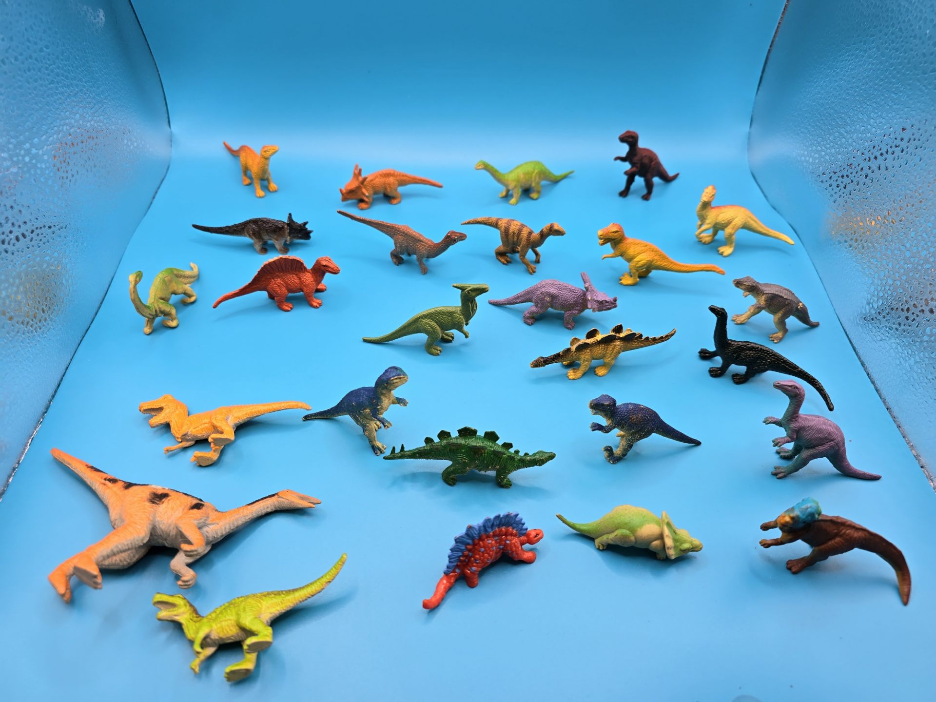 Large Collection of plastic toy Dinosaurs (48) longest is approx 20cm Collection of 48 dinosaurs,