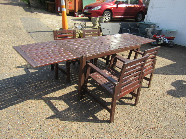 Extending garden table and 4 chairs - Image 2 of 4
