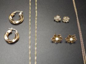 9ct gold lot to include an Italian gold chain and hoop earings, plus two other pairs of earings, and