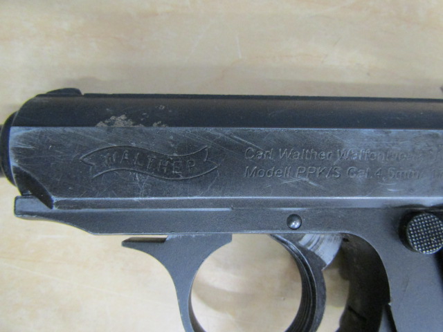 Umarex Walther PPKS CO2 pistol (needs repair) in metal case with some other gun parts - Image 2 of 4