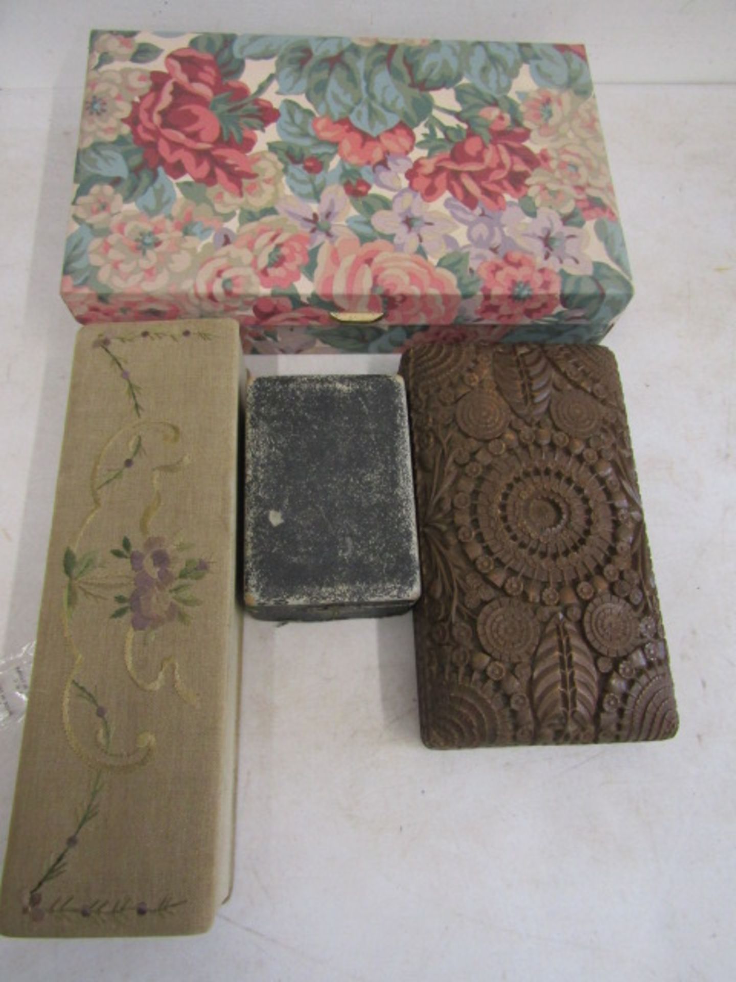 vintage sewing boxes with contents inc hatpins and small jade? dog - Image 19 of 19