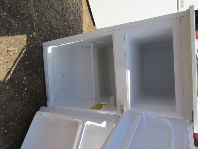 small fridge freezer - Image 3 of 3