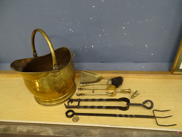 Brass coal scuttle and utensils