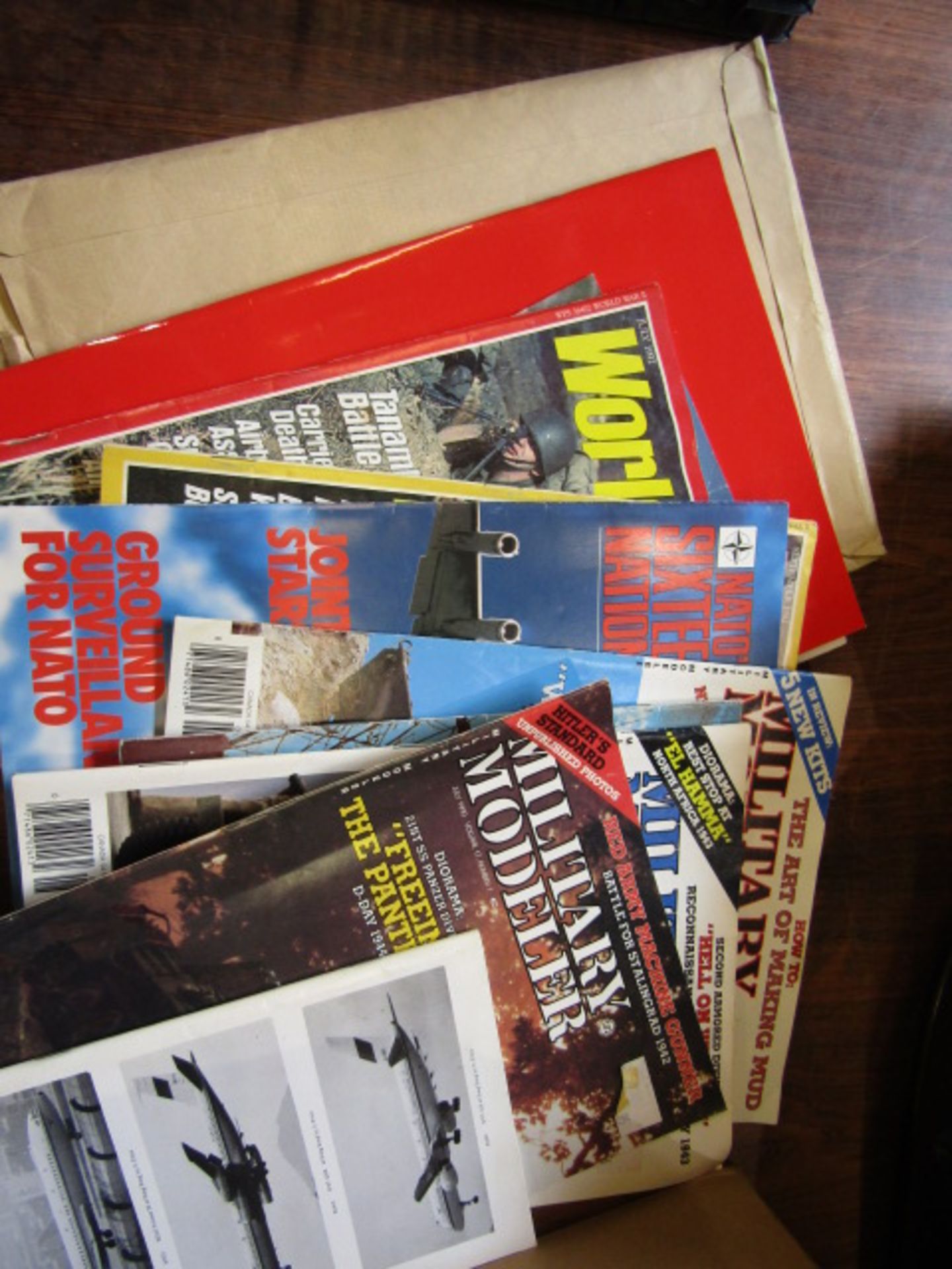 Airplane magazines, WW1/2 magazines, RAF Mildenhall booklets etc etc - Image 5 of 13