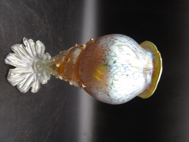 Loetz - An early 20th Century glass vase formed as a conch shell in the Creta Papillon pattern - Bild 3 aus 5