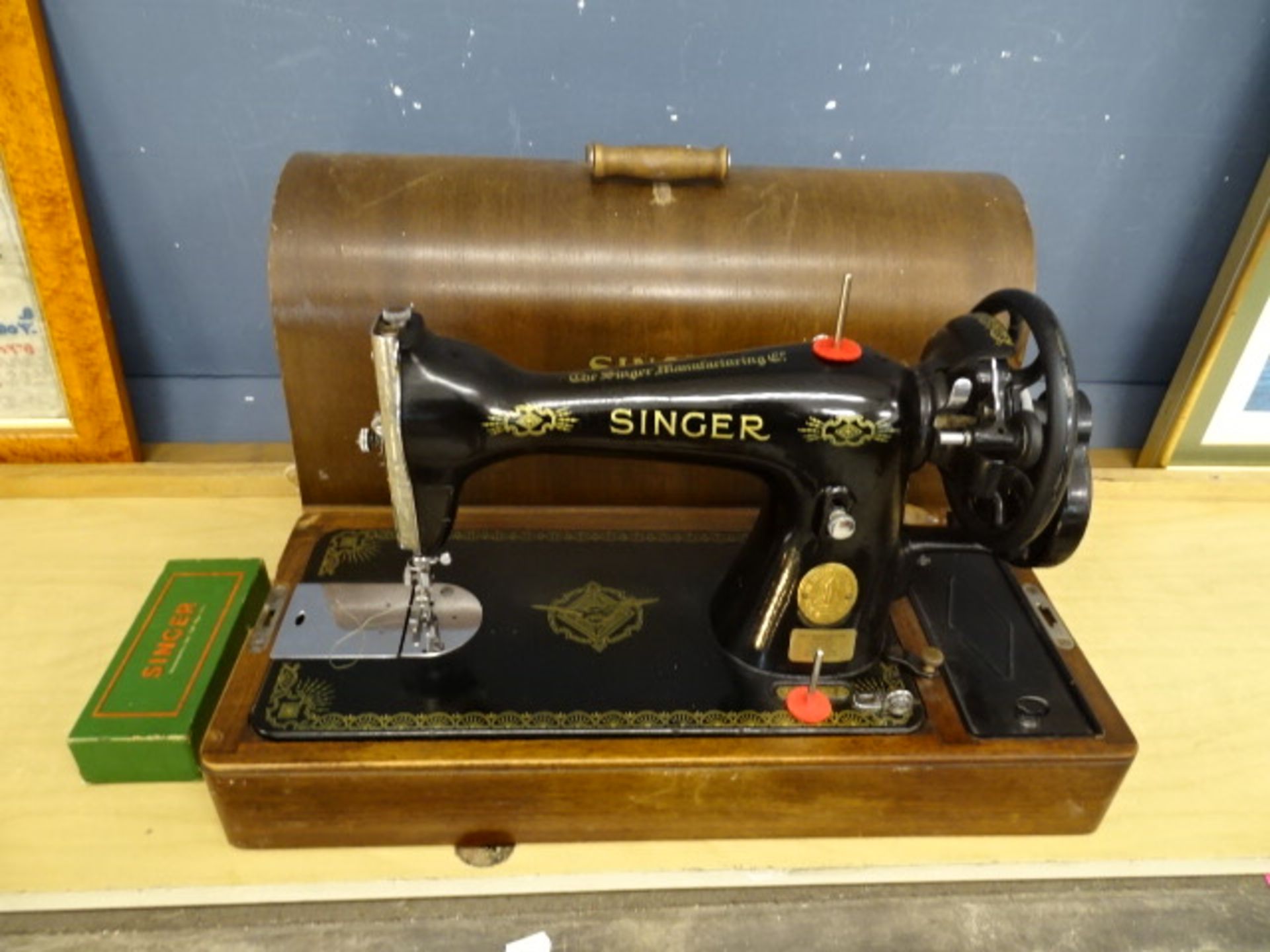 Vintage Singer sewing machine in case