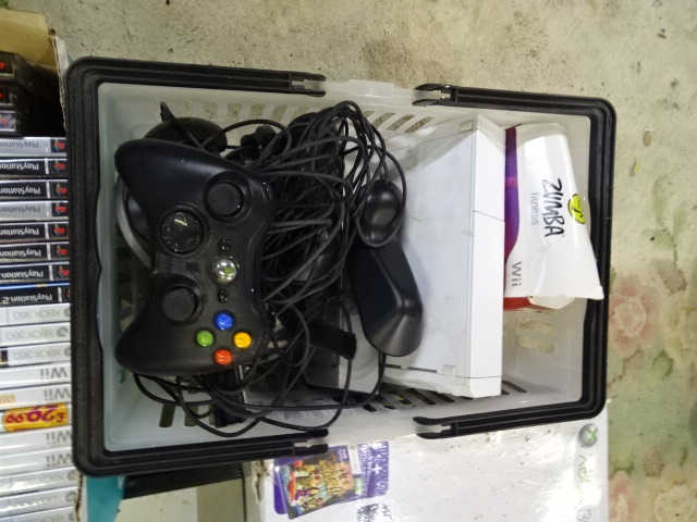 Vintage Nintendo Gameboy, Nintendo Wii, Boxed XBOX 360 with Kinect, Sony Playstation consoles and - Image 6 of 12