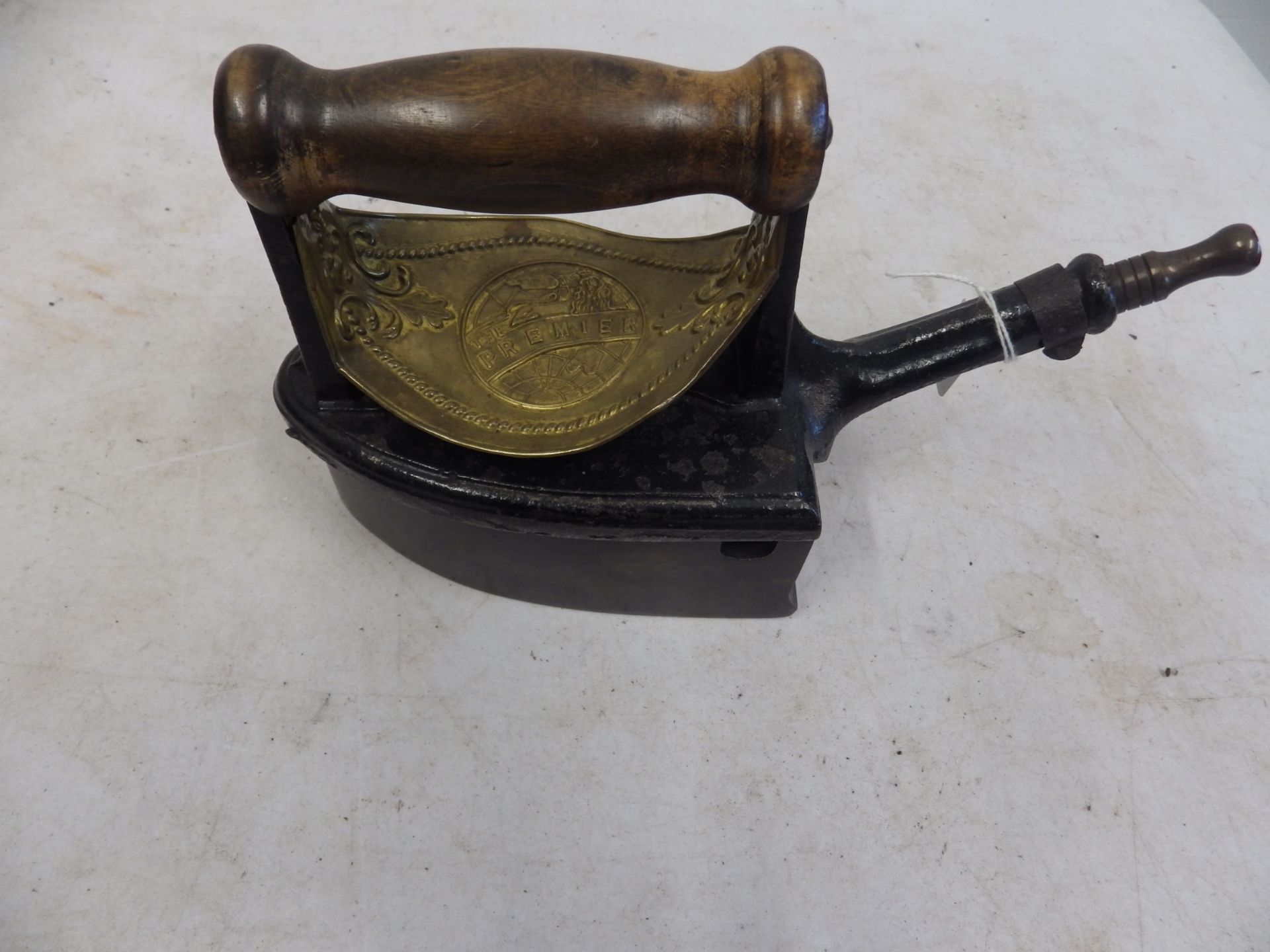 4 assorted gas irons to incl The Flower circa 1920's, Lyng rd 74378, The Premier and Beecrofts J - Image 5 of 5