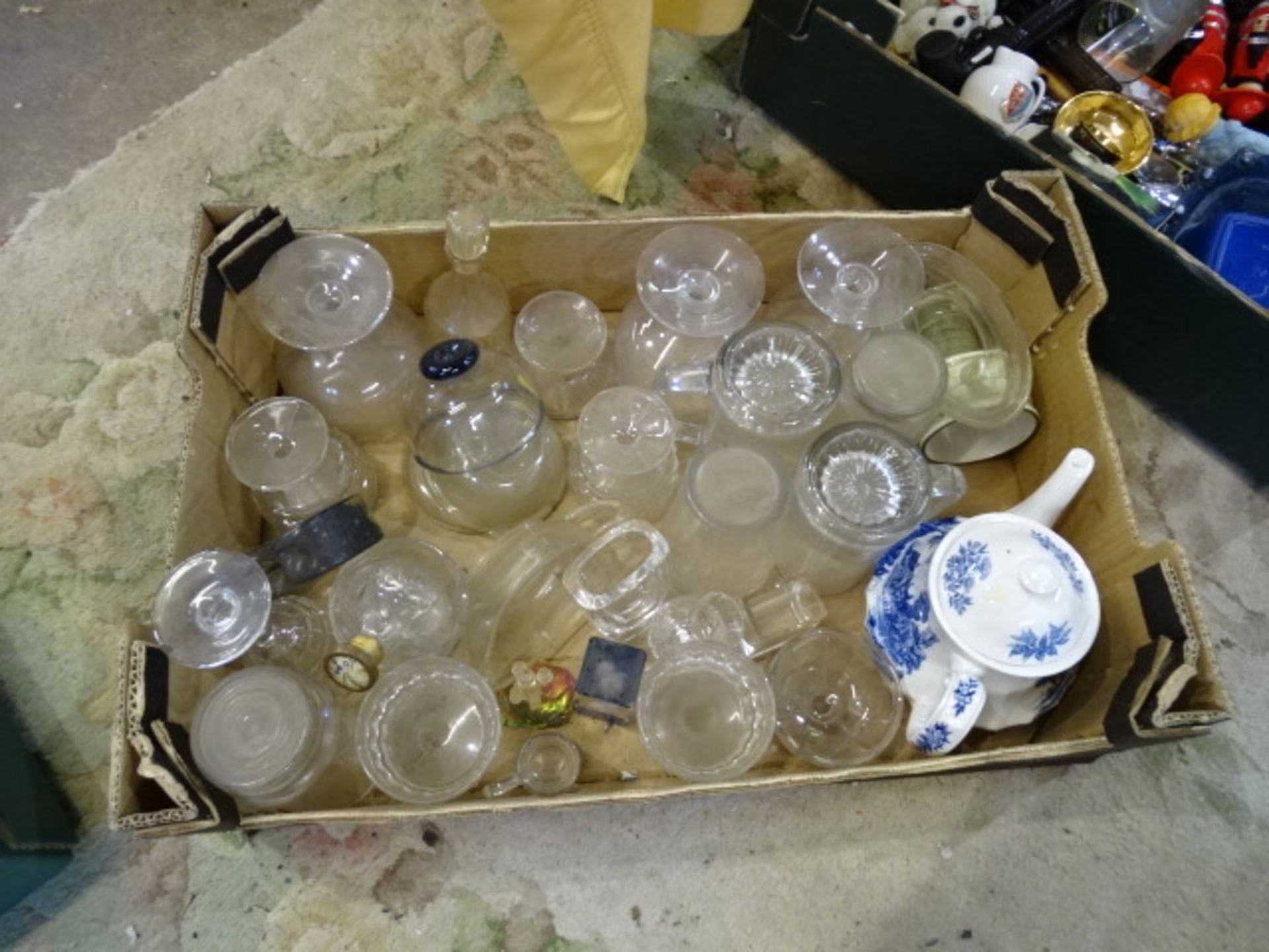 Stillage containing glass, china and collectables etc (contents only stillage not included) - Image 17 of 18