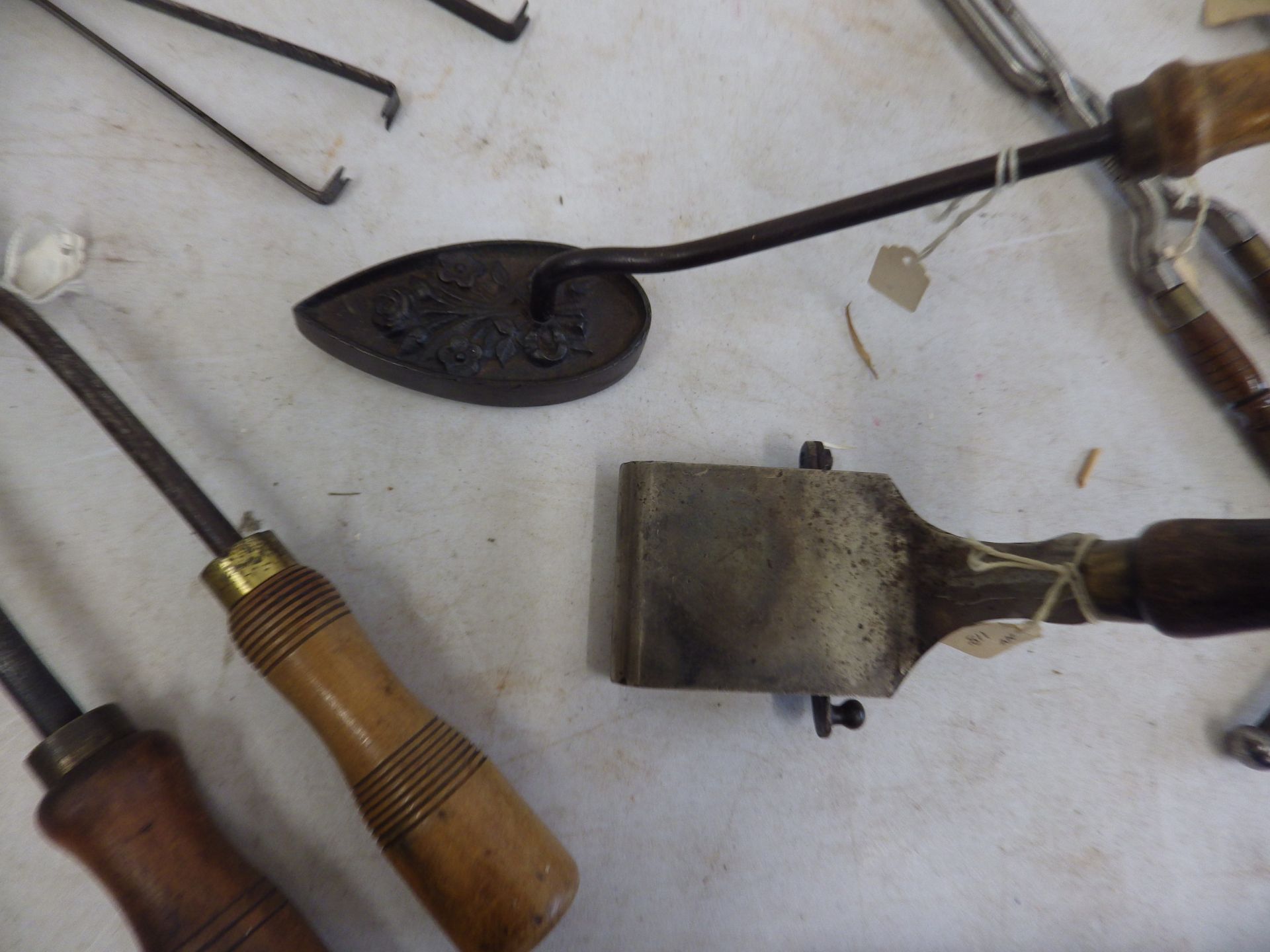 Assorted hatters and milliner ironsetc incl a french sleeve iron with ornate flower decoration, - Image 3 of 5