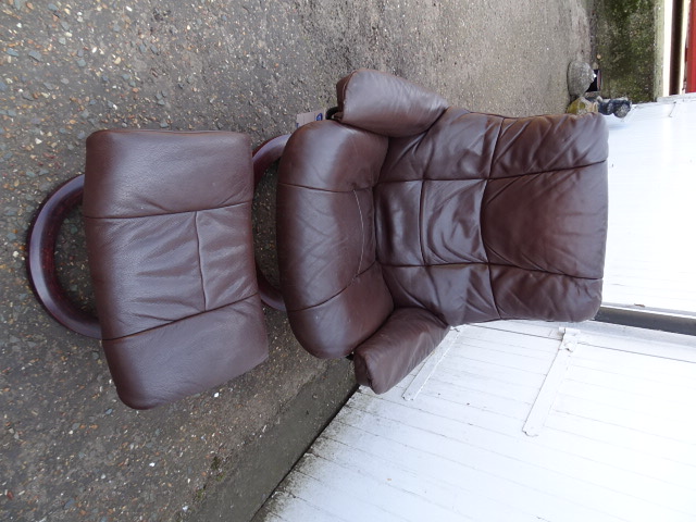 Brown leather Stressless reclining chair with footstool - Image 2 of 4