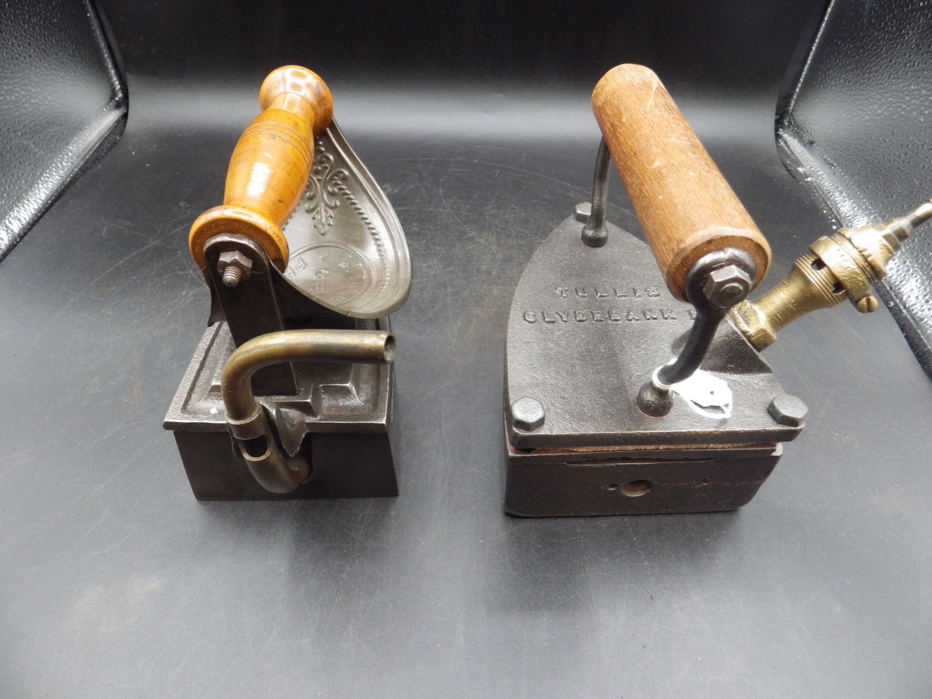 Little Gem patent gas iron together with a Tullis Clydebank NB gas iron (2 irons) - Image 4 of 5