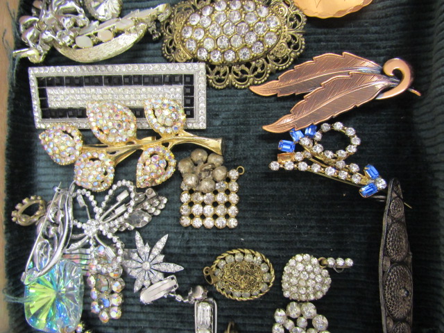 Collection brooches - Image 3 of 9