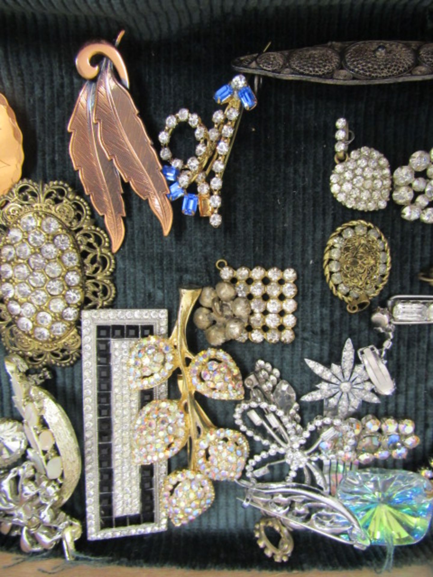 Collection brooches - Image 3 of 9
