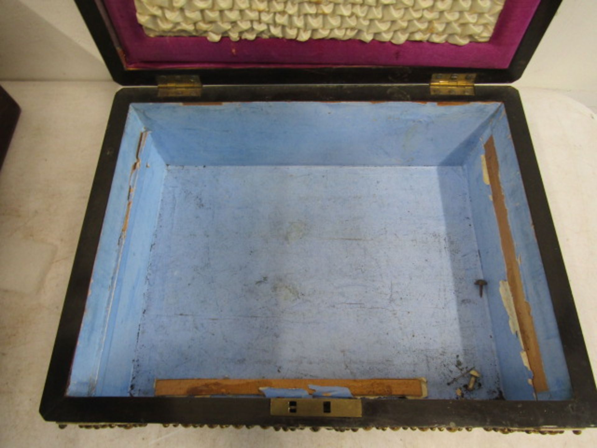 Victorian burr walnut decorated sewing box - Image 6 of 6