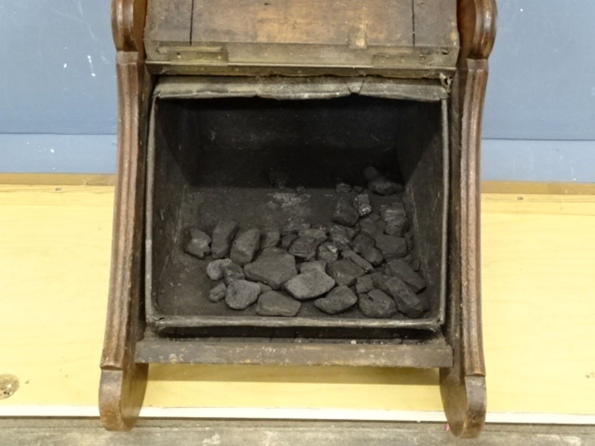 Coal scuttle - Image 2 of 3