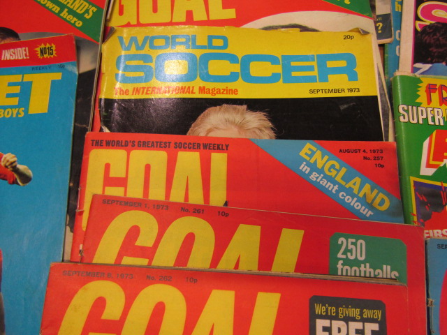 1970's football magazines plus calendar and books - Bild 2 aus 2