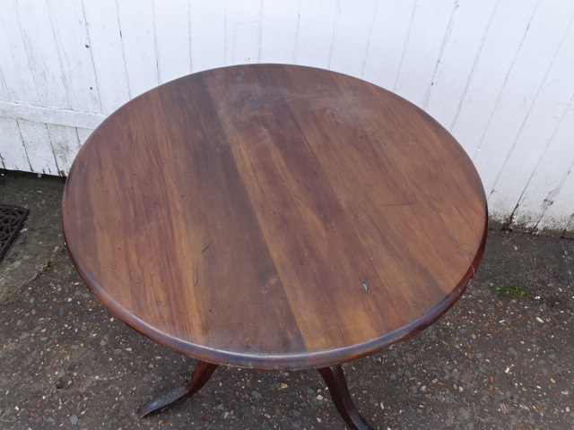Mahogany round tilt top tripod side table (missing brass screws) - Image 3 of 4