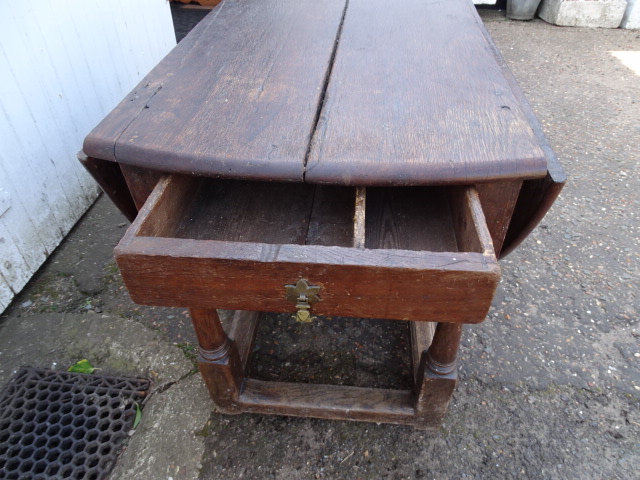 Large antique oak drop leaf dining table with drawer each end - Image 4 of 8