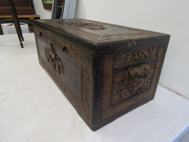 a carved chest 62x32x26cmH - Image 5 of 6