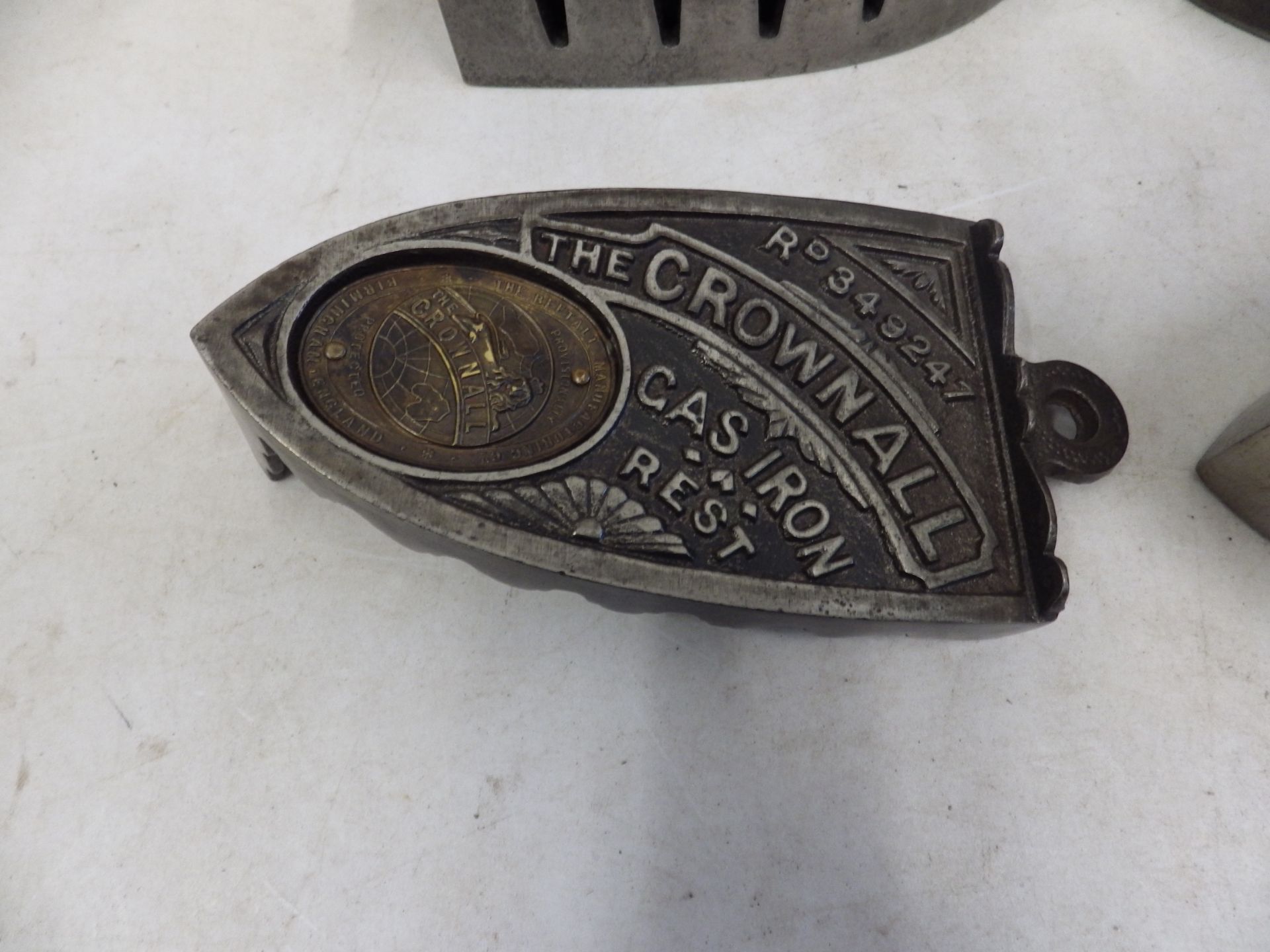 3 The Beetall Manufacturing Co Birmingham The Crownall gas irons to incl no 5375/2703 and 2 - Image 2 of 5