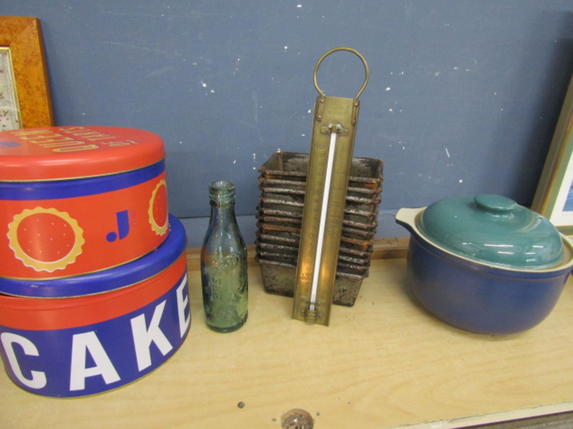 Macadams brass thermometer, Jamie Oliver cake tins, casserole pot, vintage bottle and cake tins - Image 7 of 7