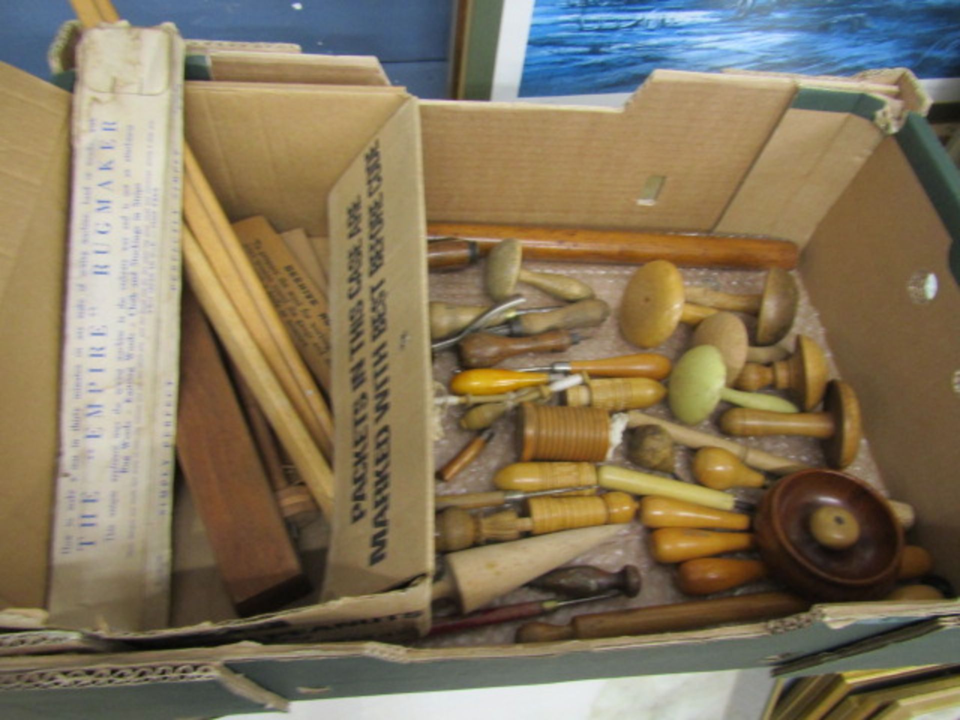 Darning mushrooms, rug looms and various sewing implements - Image 8 of 9