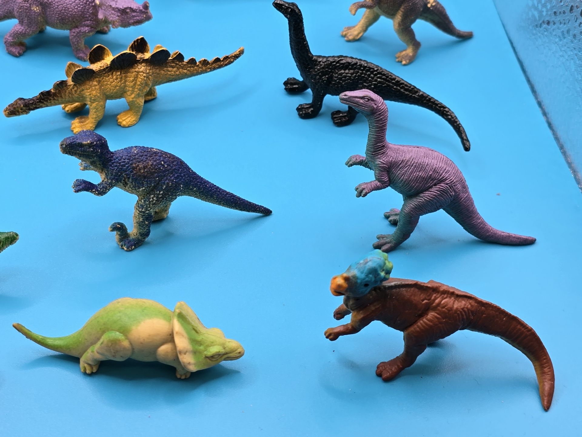 Large Collection of plastic toy Dinosaurs (48) longest is approx 20cm Collection of 48 dinosaurs, - Image 4 of 8