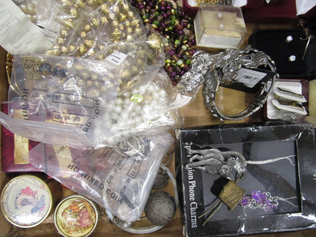 Costume jewellery collection with display case and jewellery bags plus a Strattons compact - Image 7 of 9