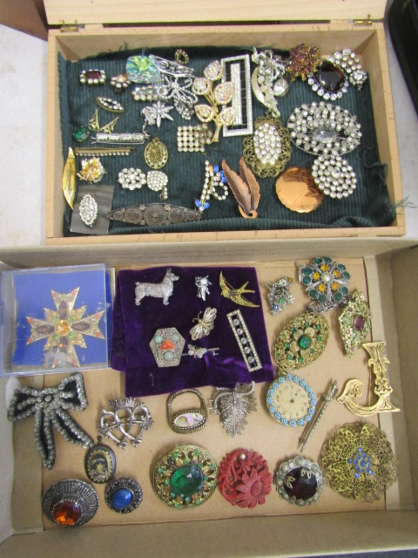 Collection brooches