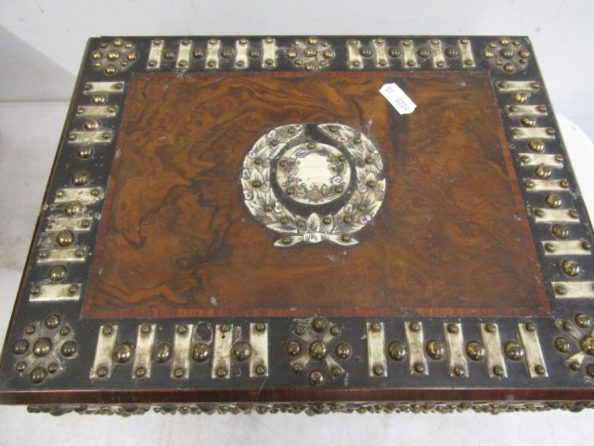 Victorian burr walnut decorated sewing box - Image 3 of 6