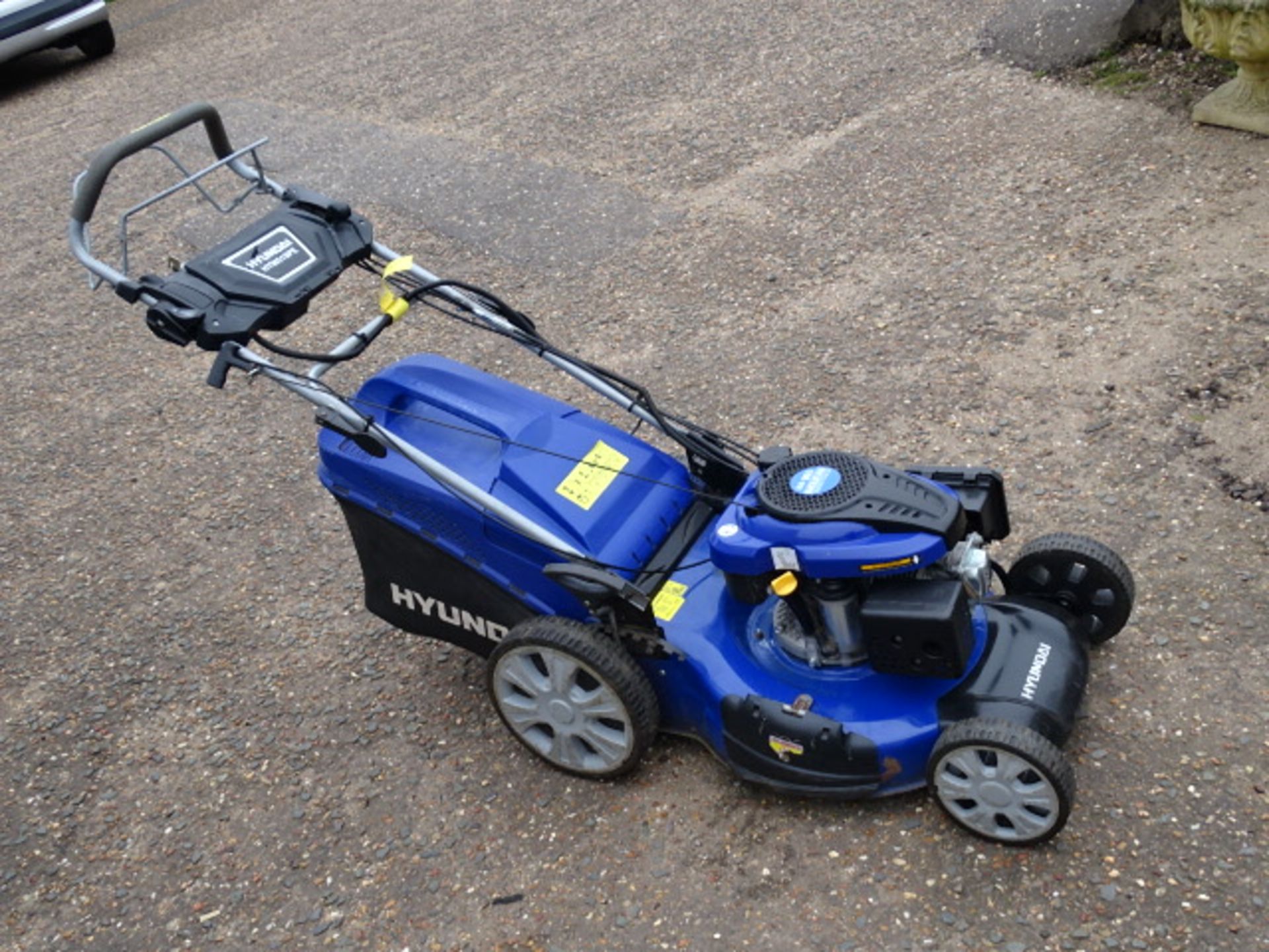 Hyundai petrol electric key start lawnmower (starts but does not self propel)