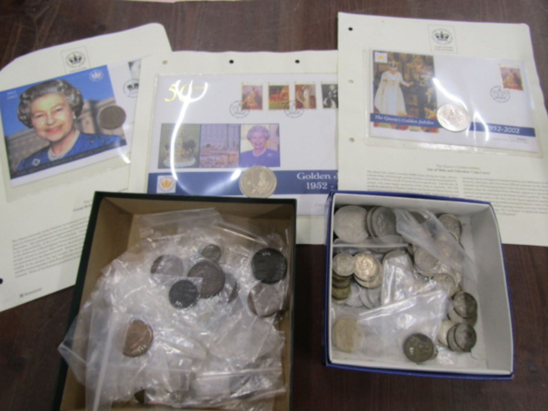 Coinage- mixed British & Foreign inc £2 x 2, 1/- x 12 and others plus 'copper' 'nickel' coins and