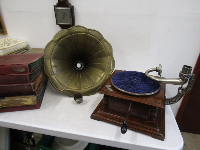 HMV gramophone with horn, a collection of Gilbert & Sullivan 78's and 2 boxes 78's - Image 4 of 15