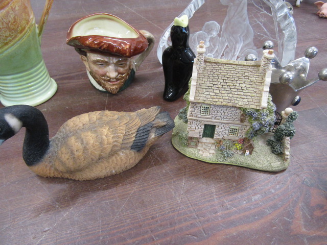 Sylvac vase, Cries of London plates, Royal Doulton toby jug, Lilyput Lane, and other various - Image 10 of 16