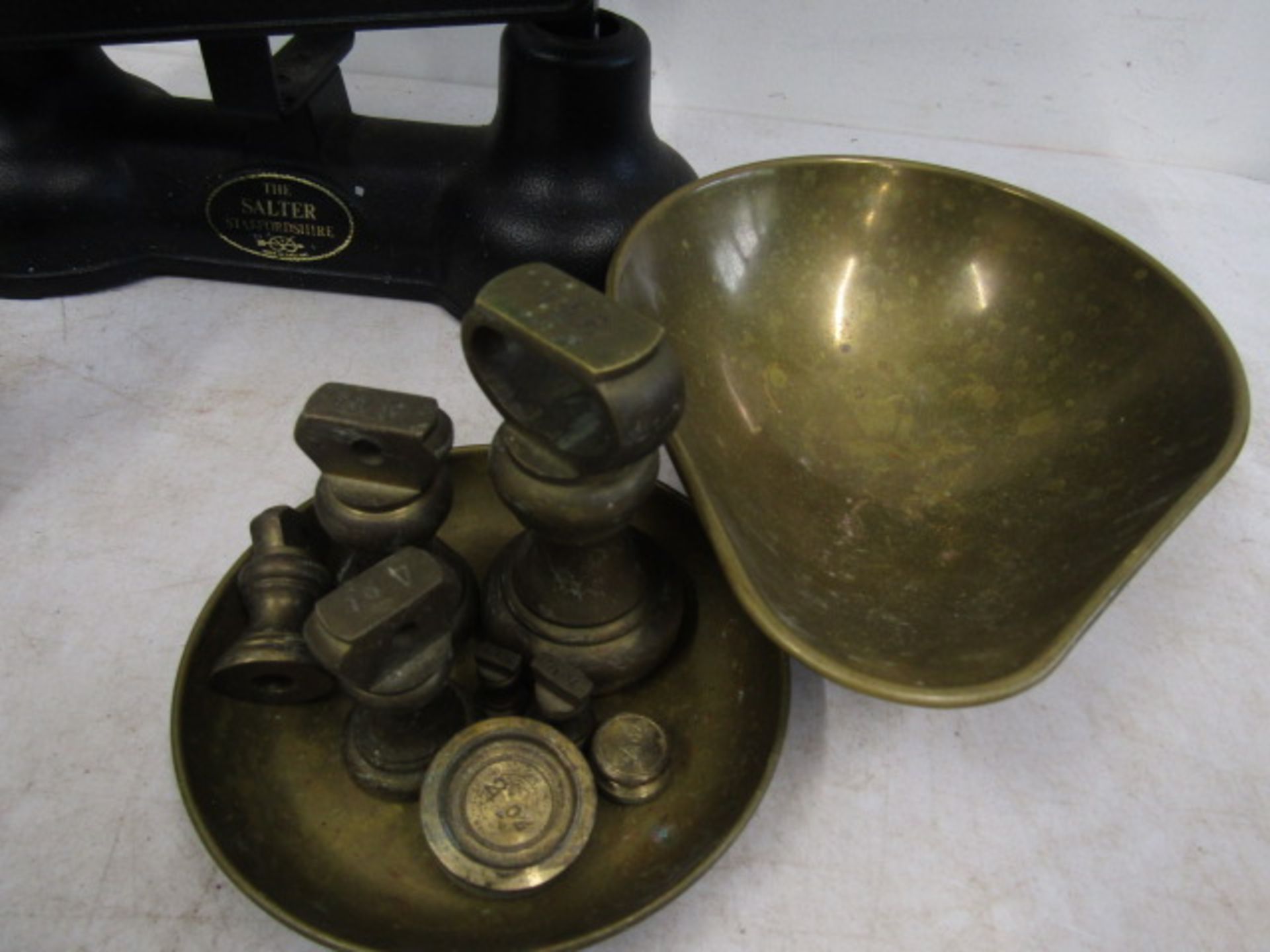 Salter scales and 3 sets weights with extra brass pans - Image 4 of 4