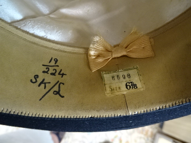 Vintage bowler hat in metal hat box size in pictures - Image 5 of 6