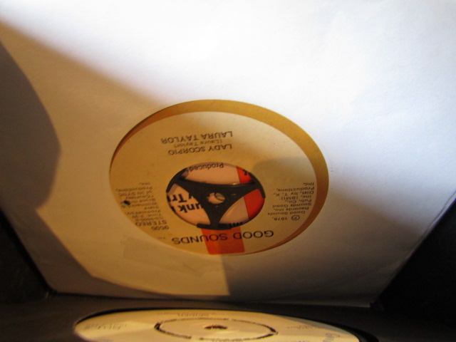 A collection of single 45's to inc Ska, Rock etc  many not in original sleeves - Bild 30 aus 48