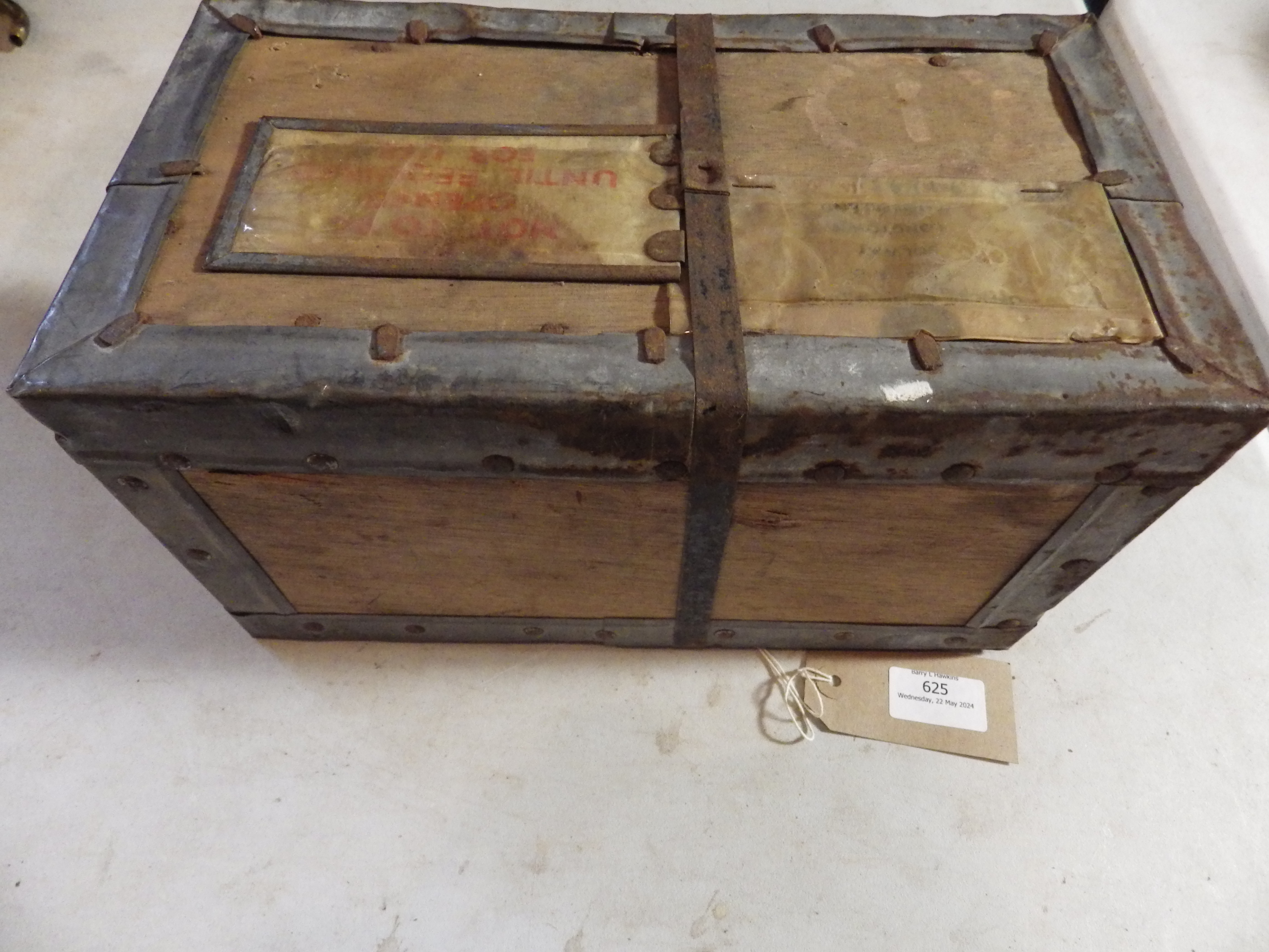 Military G S Co Ltd sealed wood box with metal banding label states containing 5 sad irons ( - Image 4 of 4