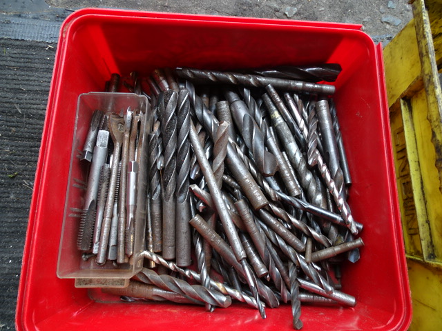 Large lot of drill bits, Allen keys, chisels and tap and die etc - Bild 3 aus 7