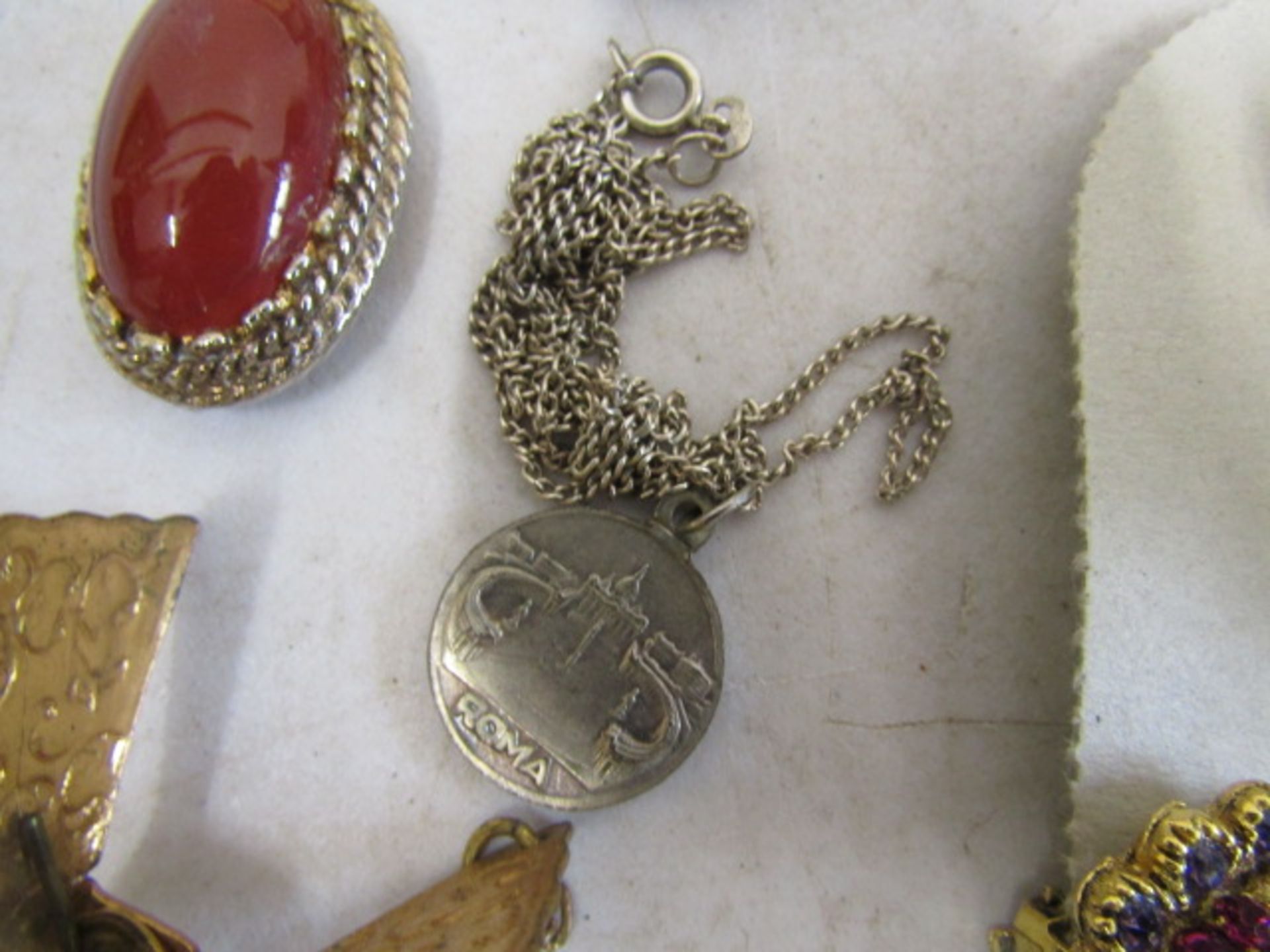 Costume jewellery inc Australian Opal earrings, quartz pendants etc etc - Image 17 of 26
