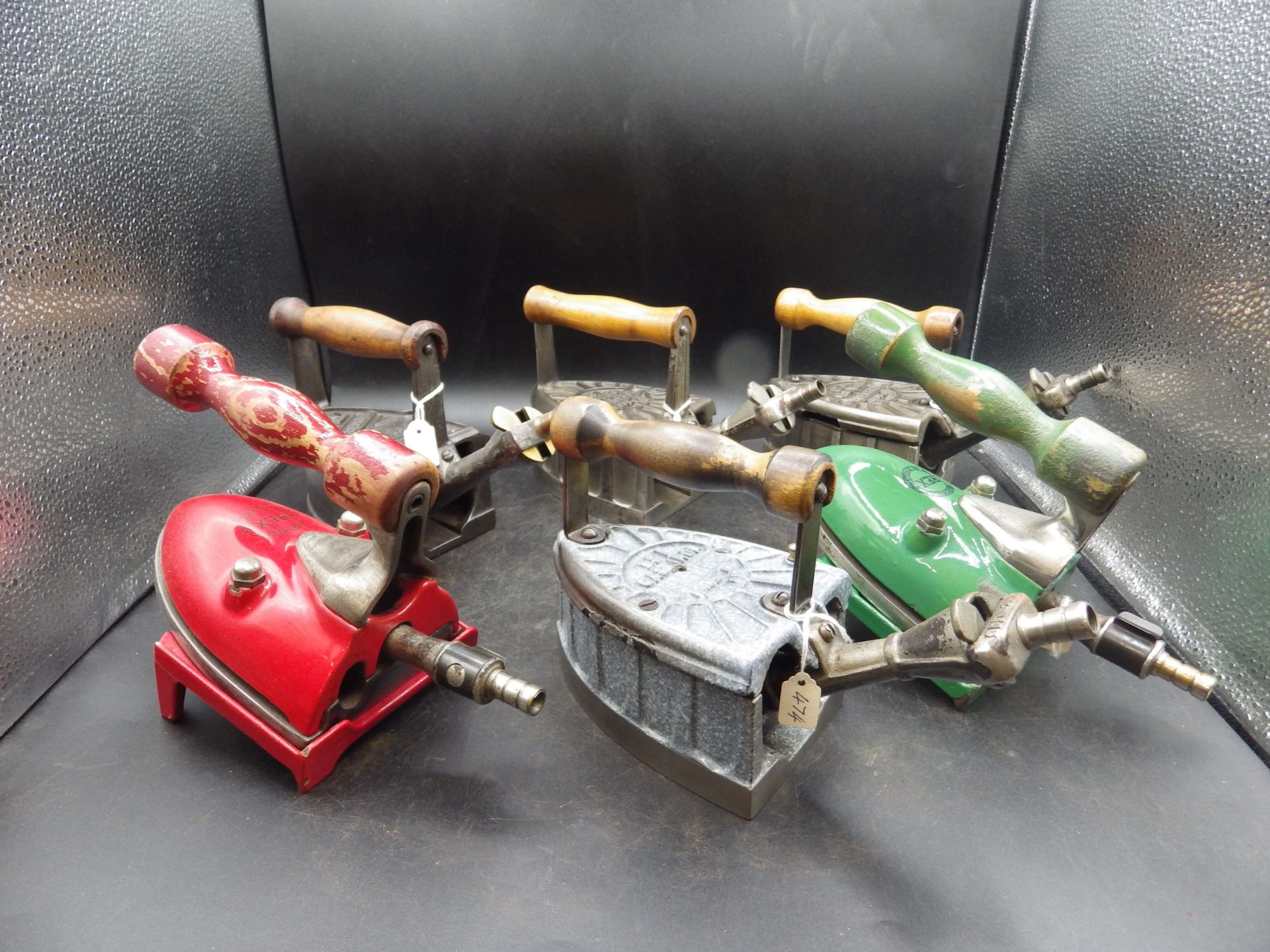 6 Beatrice gas irons to incl 3 x No.1, 1 x No.1 enamel and 2 Rex enamel irons in red and green - Image 2 of 5