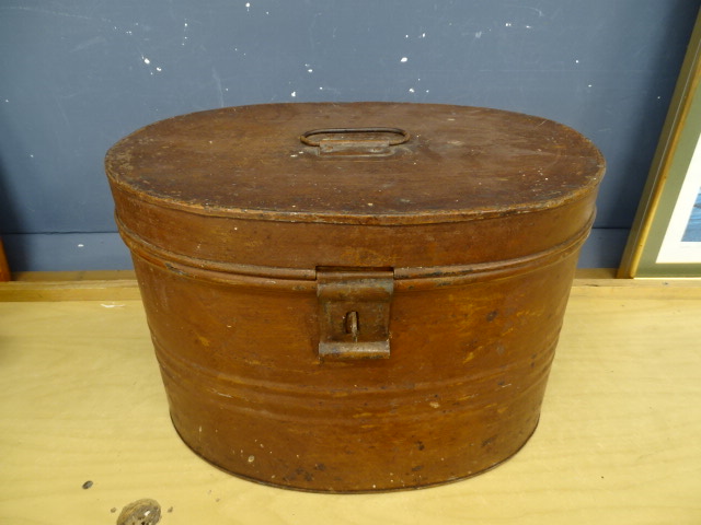 Vintage bowler hat in metal hat box size in pictures - Image 2 of 6