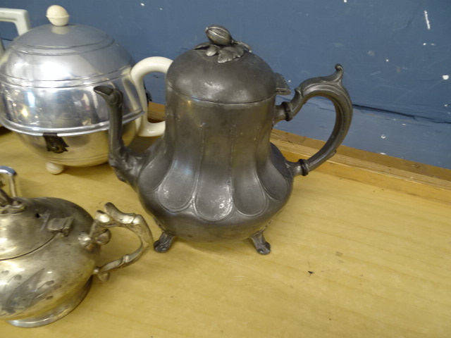tea/coffee pots etc to include retro Heatmaster - Image 2 of 4