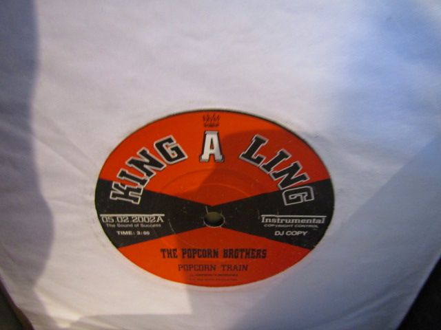 A collection of single 45's to inc Ska, Rock etc  many not in original sleeves - Bild 41 aus 48