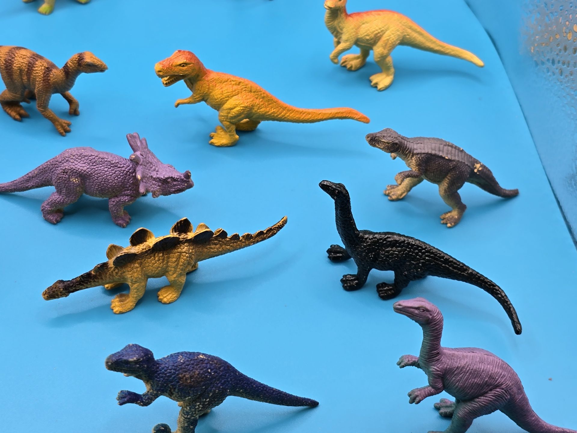 Large Collection of plastic toy Dinosaurs (48) longest is approx 20cm Collection of 48 dinosaurs, - Image 7 of 8
