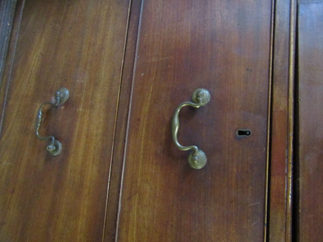 Mahogany linen press/cupboard with brass handles (needs some restoration, beading missing around - Image 7 of 13