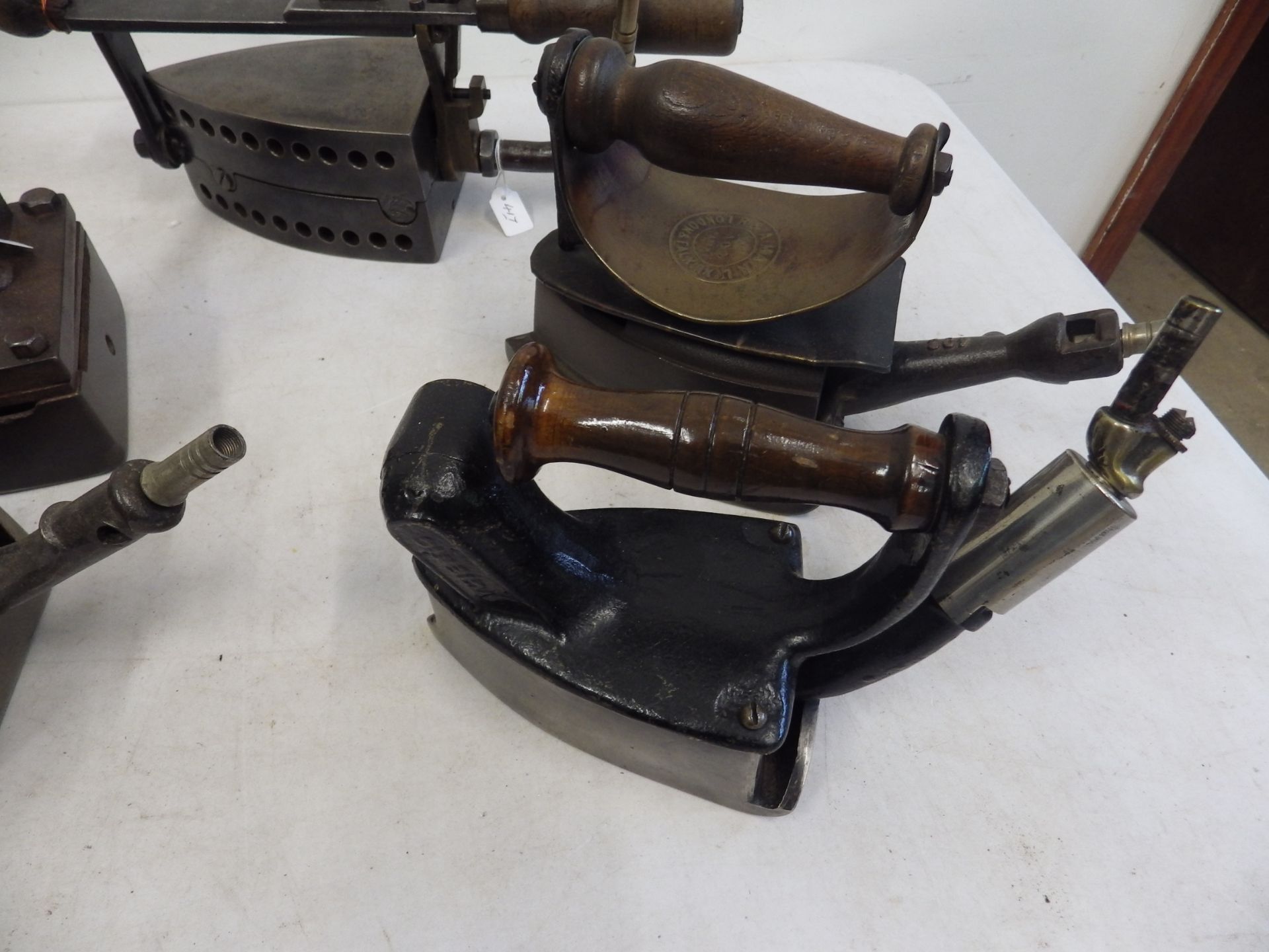 8 assorted gas irons to incl 2 x turn over gas irons, Brittania patent 238701/24, Izot? patent - Image 5 of 5