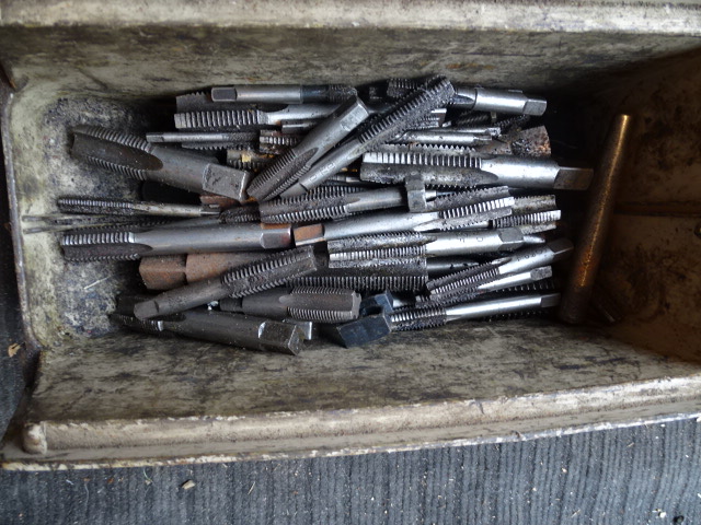 Large lot of drill bits, Allen keys, chisels and tap and die etc - Bild 5 aus 7